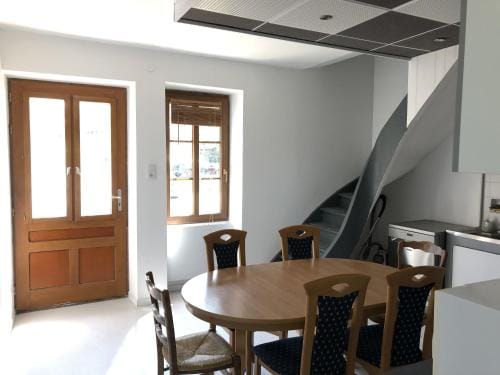 Chambres individuelles avec partie commune ou logement entier si disponible Via Rhona Hotel in Haute-Savoie