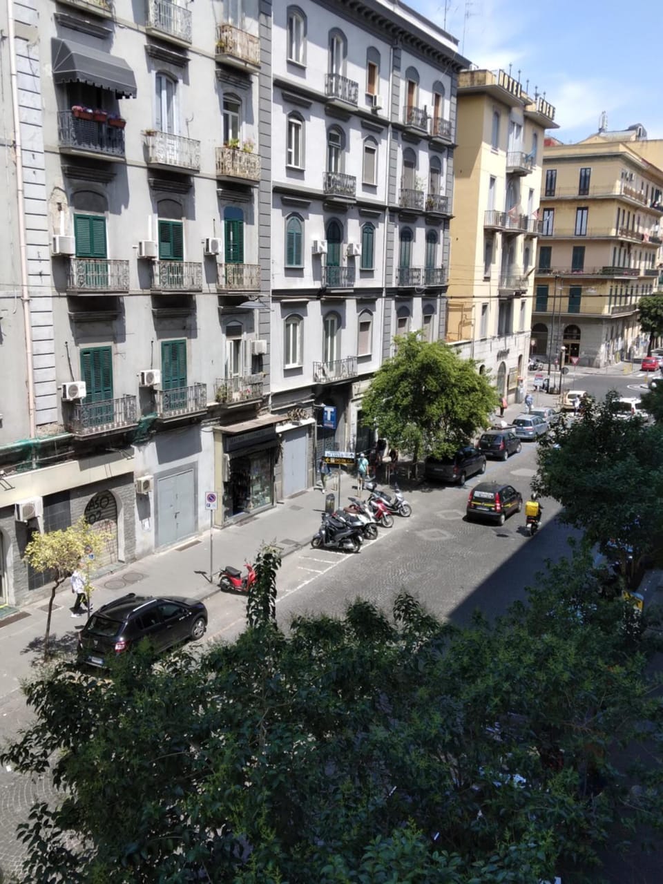 HOTEL CRISARI Hotel in Naples