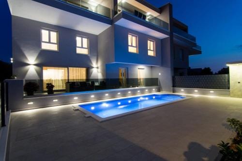 Luxury Sunset Residences - Okrug Gornji Hotel in Okrug Gornji