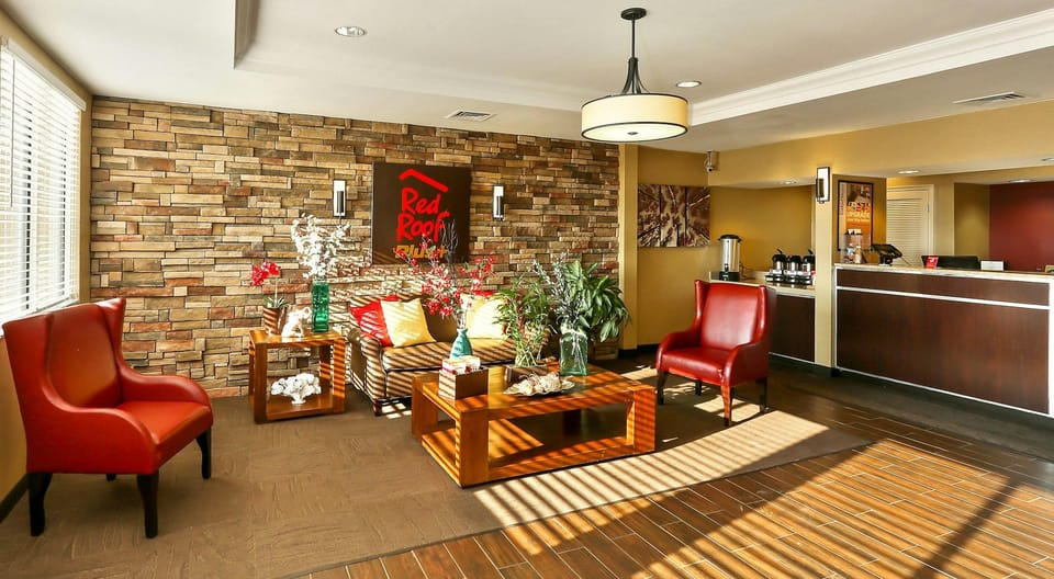 Red Roof PLUS+ Washington DC - Rockville Hotel in Gaithersburg
