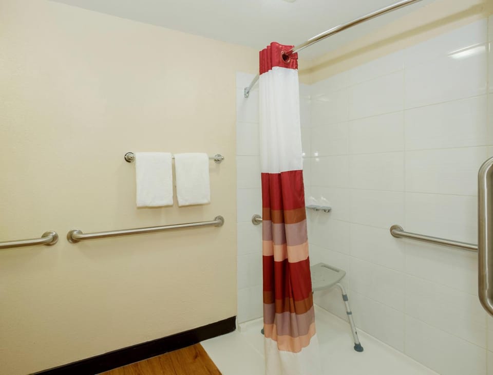 Red Roof PLUS+ Washington DC - Oxon Hill Hotel in Oxon Hill