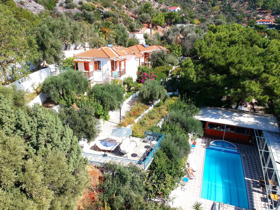 Golden Sand Apartment hotel in Samos Prefecture