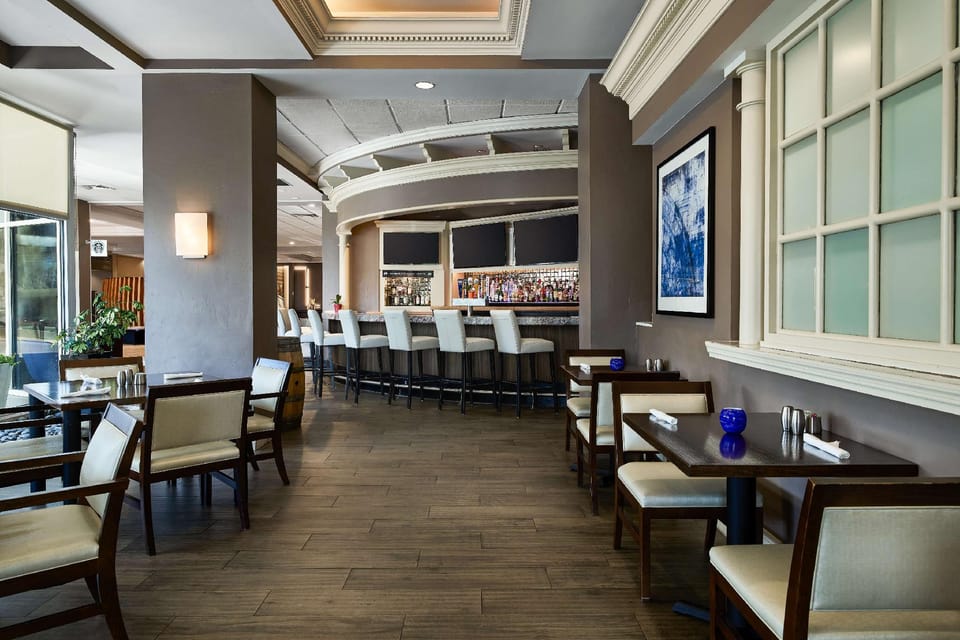 Hilton Kansas City Country Club Plaza Hotel in West Plaza