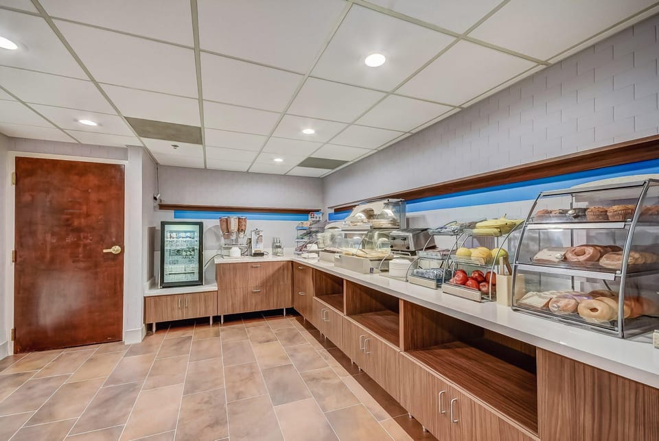 Holiday Inn Express & Suites Greenville Airport By IHG Hotel in Greer