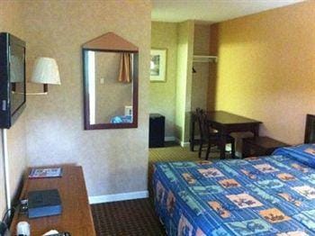 Courtesy Inn Fort Lee Inn in Leonia