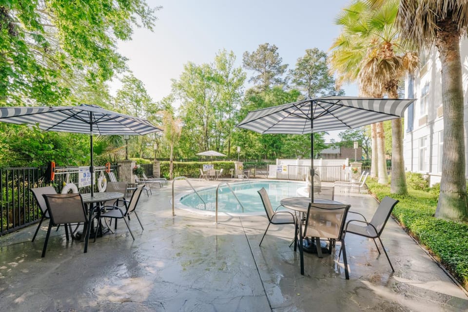 Holiday Inn Express Hotel & Suites Charleston-Ashley Phosphate By IHG Hotel in Goose Creek