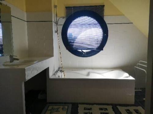 Chambre dans Maison fleurie et calme Hotel in Ploemeur