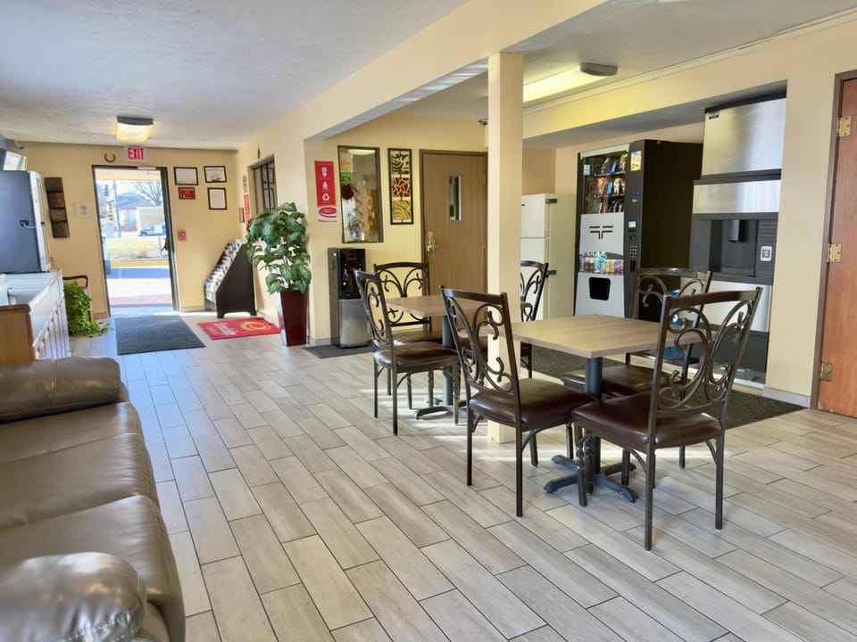 Econo Lodge Lansing - Leavenworth Hotel in Kansas