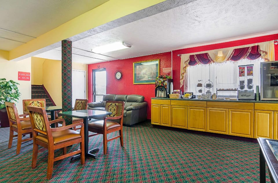 Econo Lodge Lansing - Leavenworth Hotel in Kansas