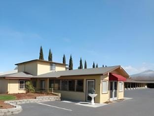 Rodeway Inn Medford South I-5 Hotel in Medford
