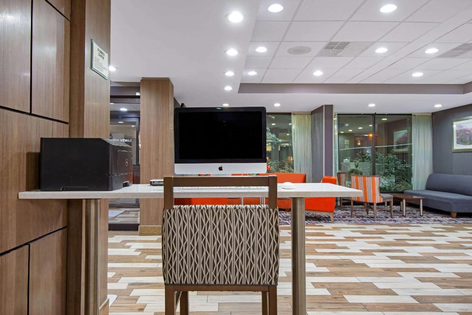 La Quinta Inn & Suites by Wyndham DC Metro Capital Beltway Hotel in Prince Georges County