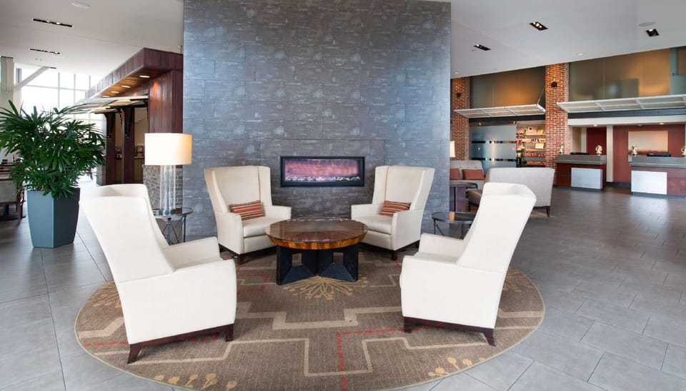 DoubleTree by Hilton Hotel and Suites Charleston Airport Hotel in Goose Creek