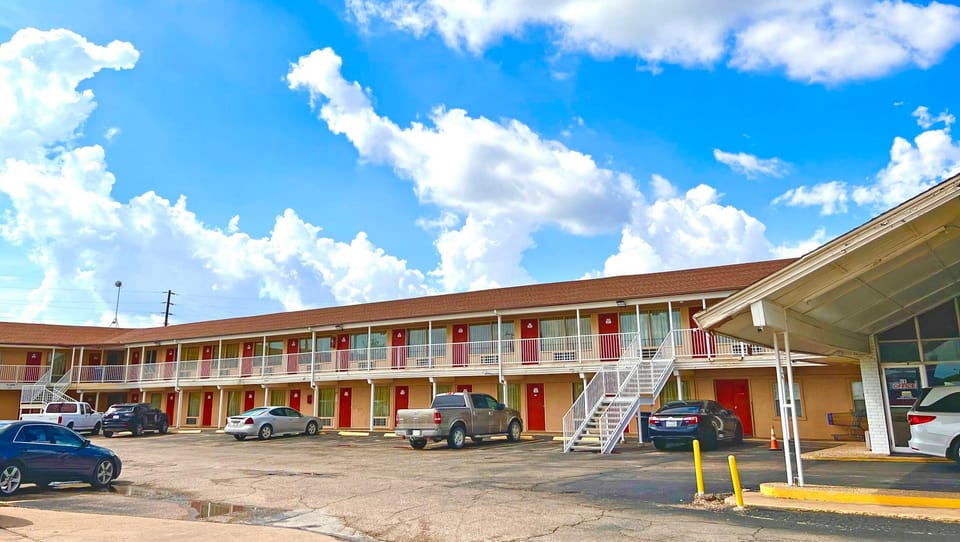 Thunderbird Motel Hillsboro Motel in Texas