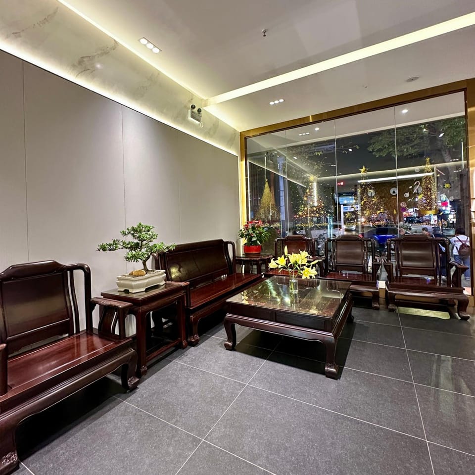 Shared lounge/TV area