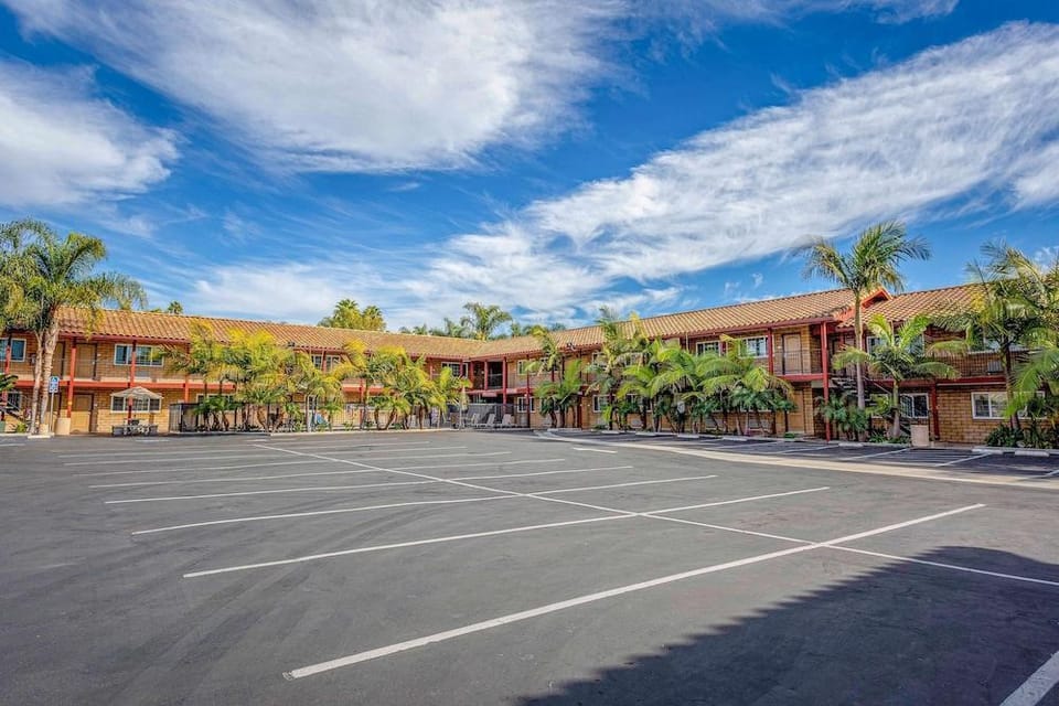 Econo Lodge Inn & Suites Carlsbad Hotel in Carlsbad