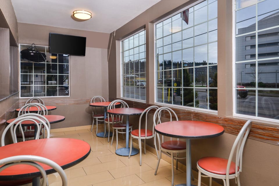 University Inn and Suites Eugene Motel in Eugene