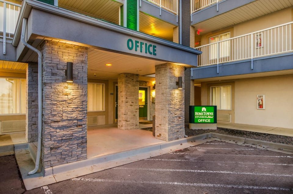HomeTowne Studios Denver - Airport/ Aurora Hotel in Aurora