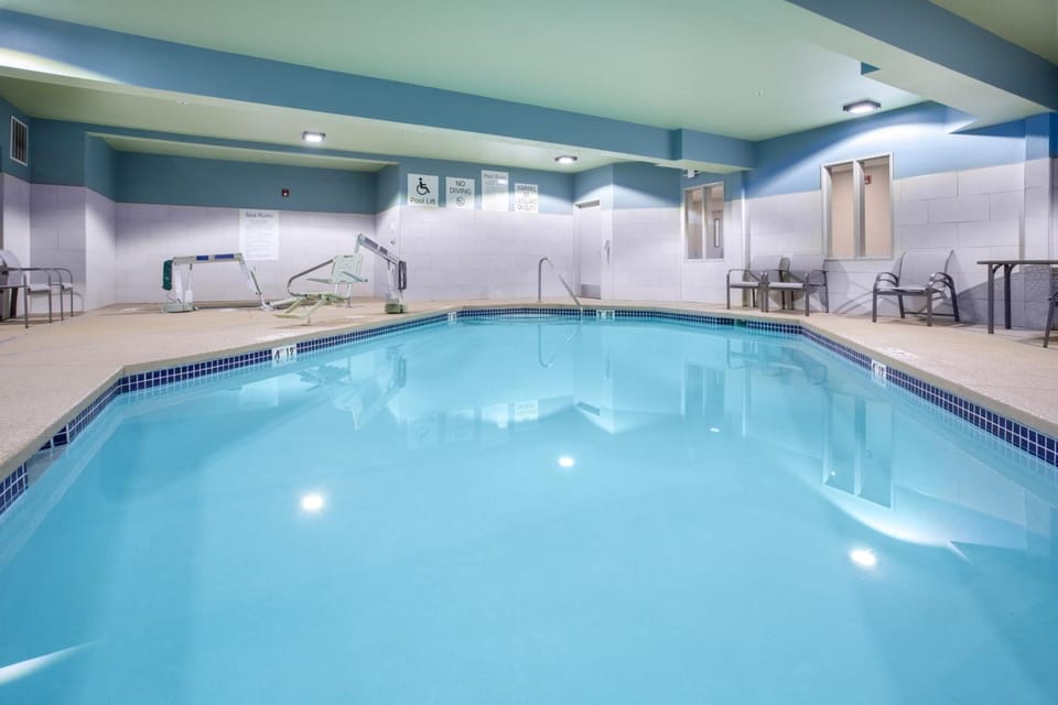Holiday Inn Express and Suites Lincoln City By IHG Hotel in Devils Lake