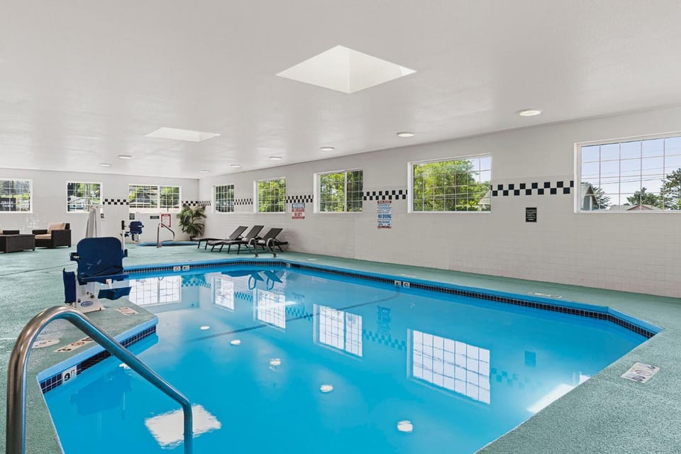 The Ashley Inn & Suites Hotel in Devils Lake