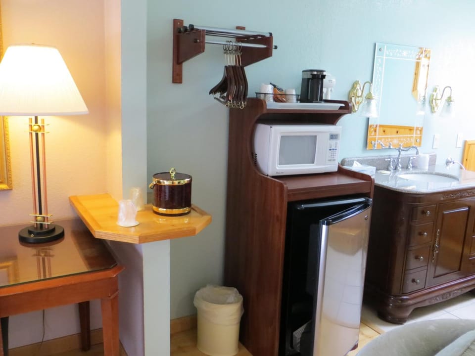 Coast Inn and Spa Hotel in Mendocino County