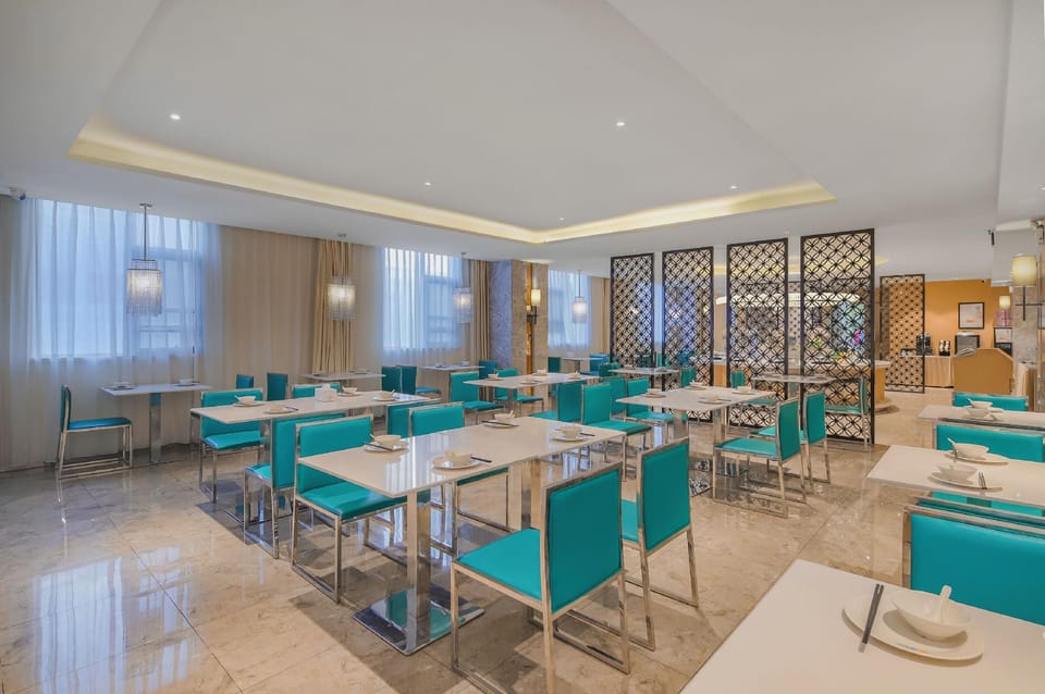 Vienna Hotel (Fuyang Central Shopping Mall Renmin Middle Road) Hotel in Jiangsu