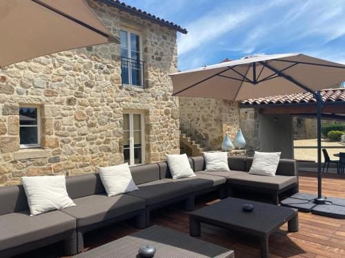 Chateau de Cachard Hotel in Provence-Alpes-Côte d'Azur