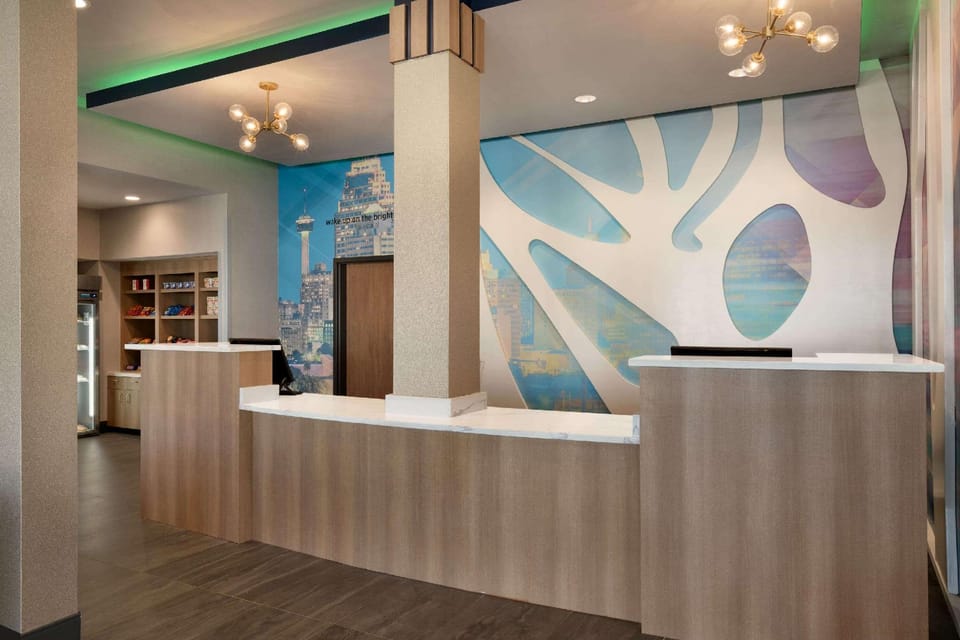 La Quinta Inn & Suites by Wyndham San Antonio Seaworld/LAFB Hotel in San Antonio