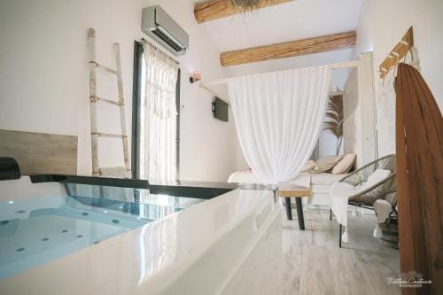 Villa CoCoon - Love room cocooning & 50 nuances Hotel in French Riviera