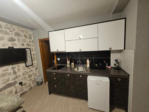 Guest House Sljuka Hotel in Kotor