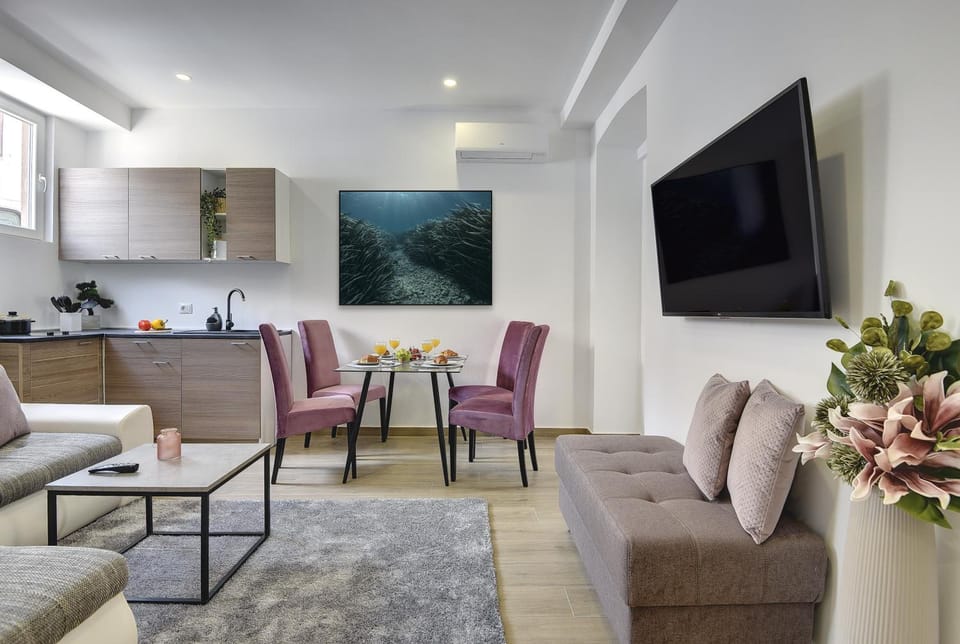 D&A Central Luxury Apartments with FREE Parking Hotel in Pula