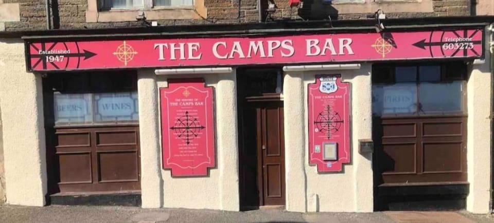 Harbour bridge, Camps bar Hotel in Wick