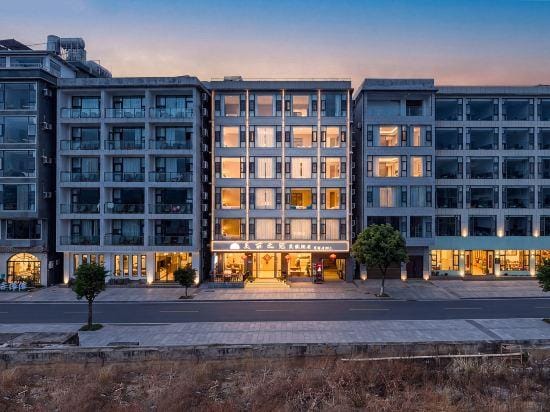 Dali Beautify Crown Seaview Resort Hotel in China