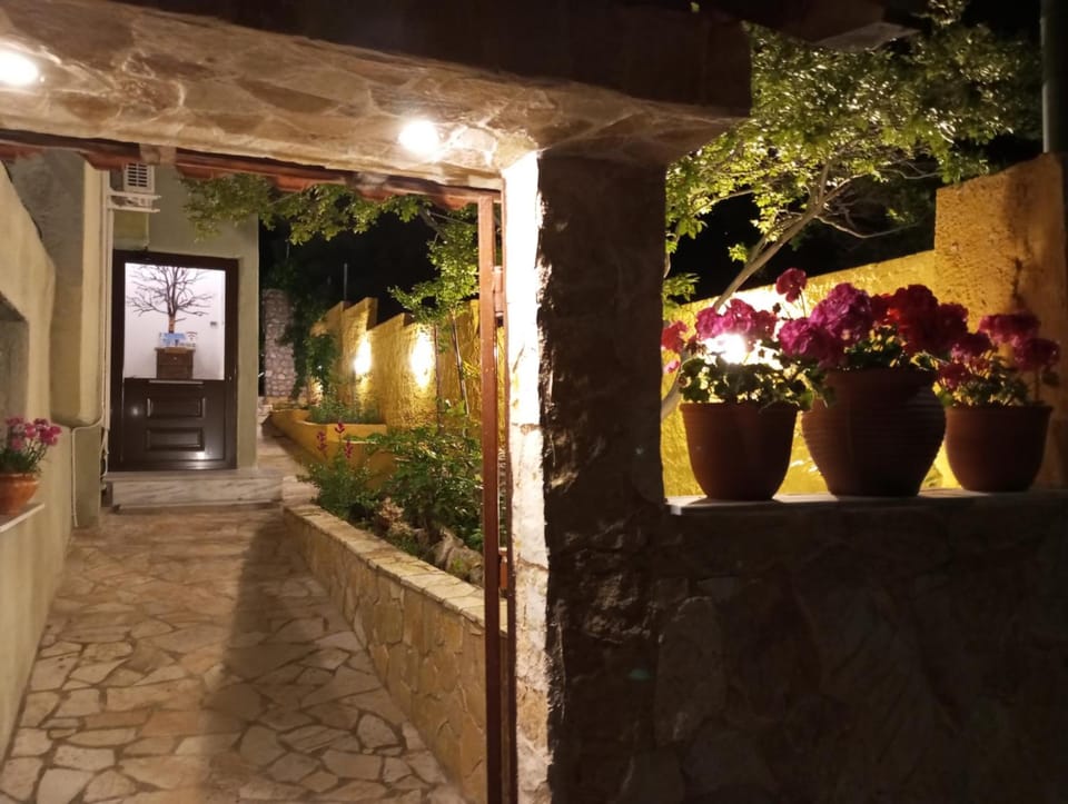 Xenonas ΚITHΑIRON Hotel in Euboea