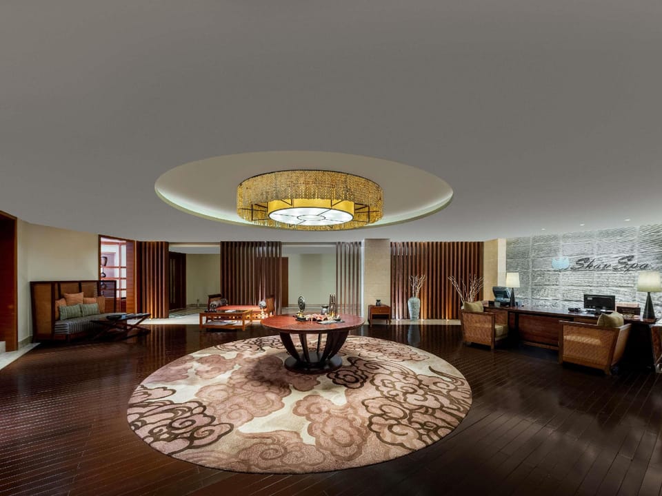 Pullman Oceanview Sanya Bay Resort & Spa Hotel in Sanya