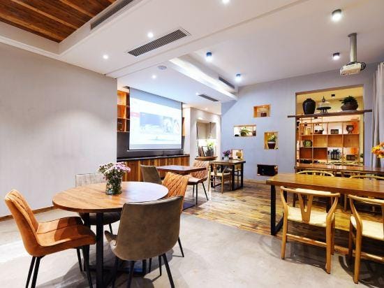 Ruoyun Bapin Hostel Hotel in Hangzhou