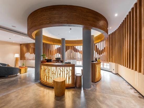 Read Wood Qiandao Manor Hotel in Hangzhou