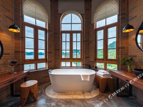 Read Wood Qiandao Manor Hotel in Hangzhou