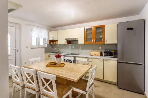 Casa di Oliva-house with heated pool & jacuzzi in Trilj, Croatia Hotel in Split-Dalmatia County