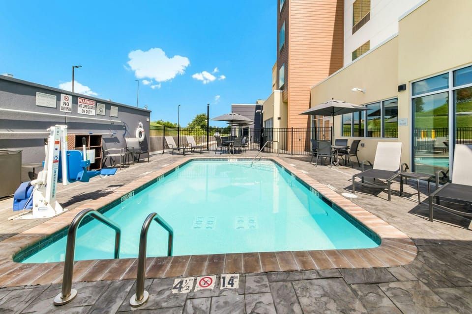 Fairfield by Marriott Inn & Suites Knoxville Clinton Hotel in Tennessee