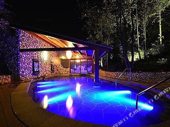 Ziqing Lake Hot Spring Holiday Hotel Hotel in Nanjing