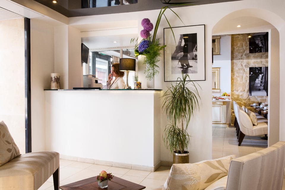 Hotel du Lion d'Or Louvre Hotel in Paris