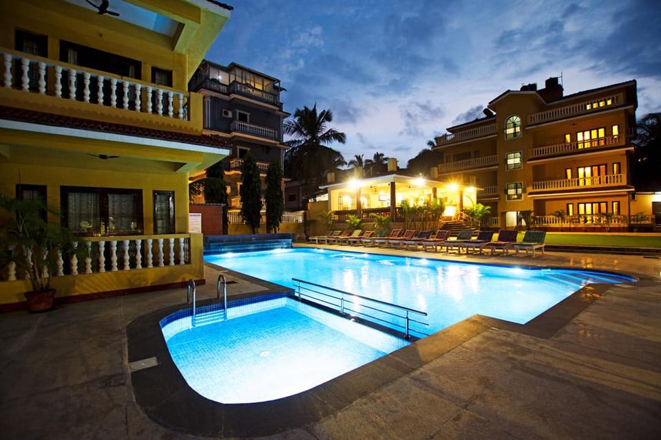 Swimming pool [outdoor]