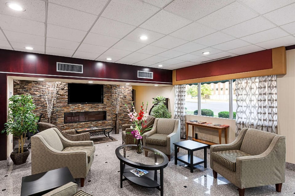 Quality Inn & Suites Cincinnati Downtown Area Hotel in Cincinnati