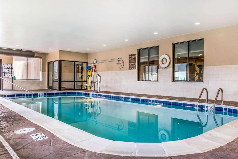 Comfort Suites Florence - Cincinnati South Hotel in Florence