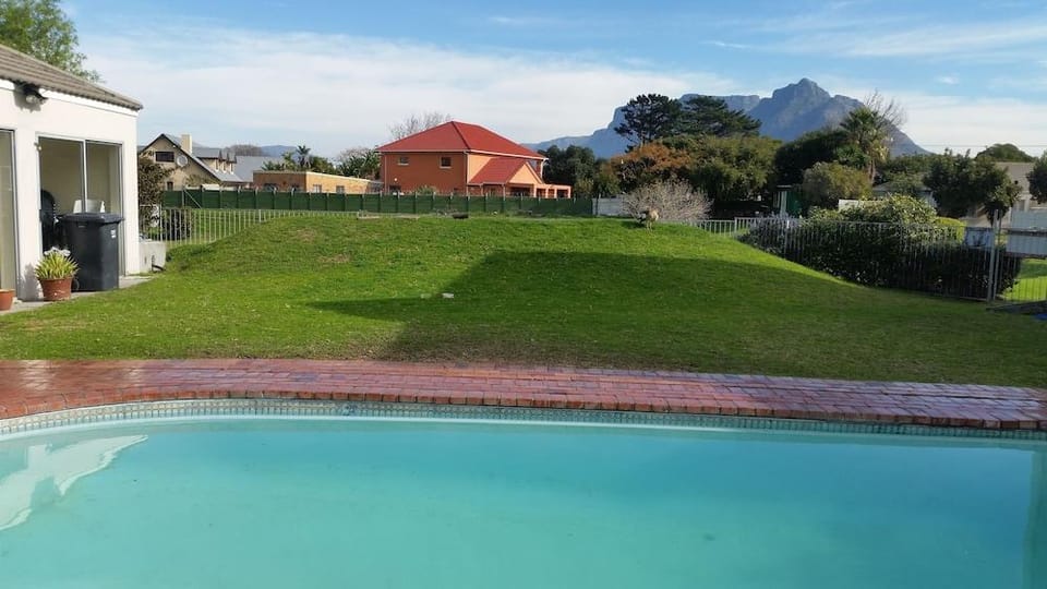 Bradclin At York Place Hotel in Cape Town