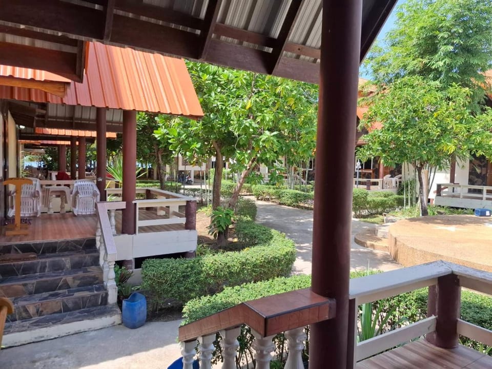 Lanta Summer House Hotel in Sala Dan