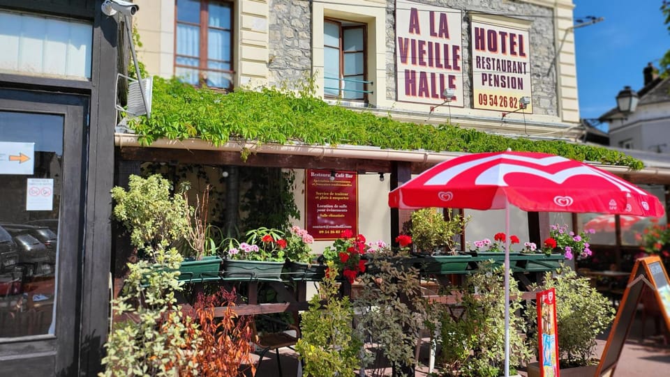 Auberge de La Vielle Halle Hotel in Île-de-France