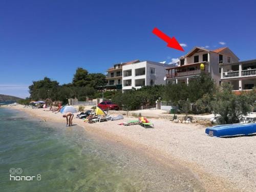 Apartments and rooms by the sea Grebastica, Sibenik - 13942 Hotel in Šibenik-Knin County, Croatia