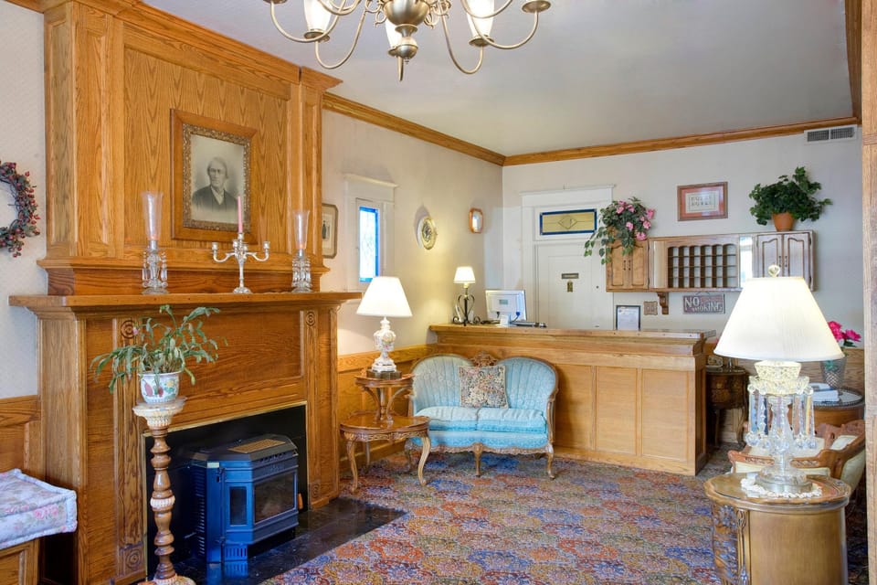 Americas Best Value Inn & Suites Royal Carriage Inn in Jamestown