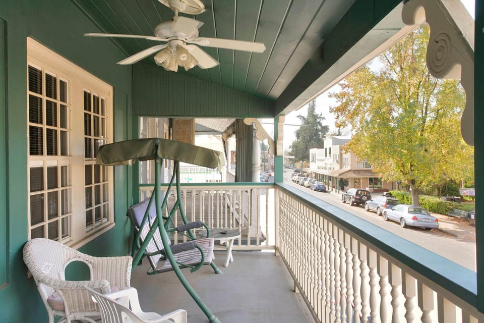 Americas Best Value Inn & Suites Royal Carriage Inn in Jamestown